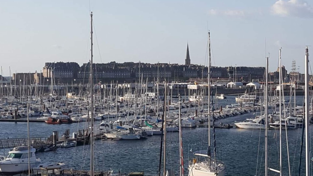 La Cite Apartment | Studio under the roof classified 2 *, sea view and Cité Corsaire, bright and cosy