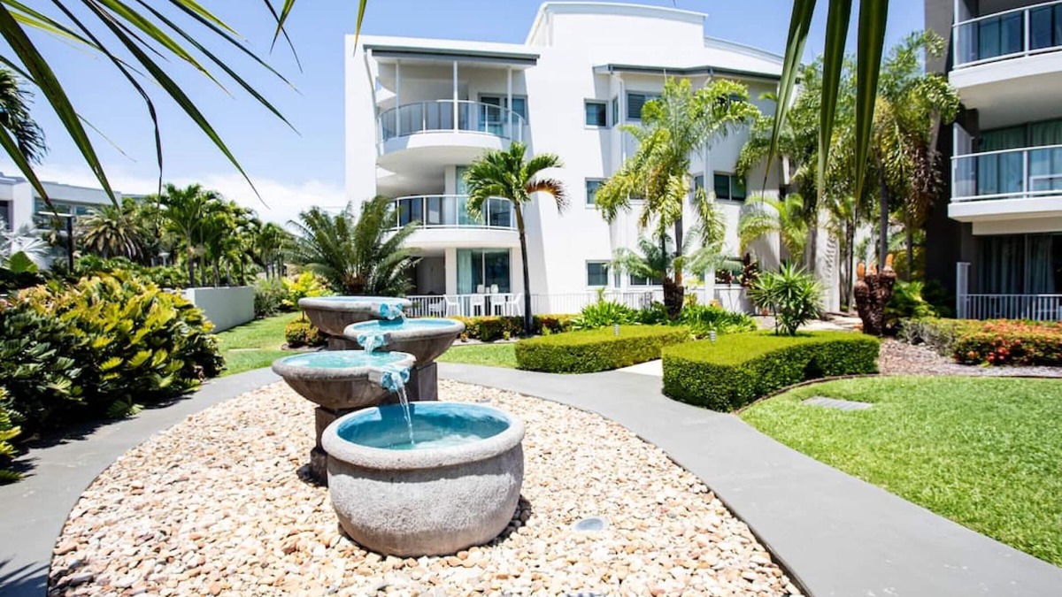 Airlie Beach Apartment | Studio unit ocean views
