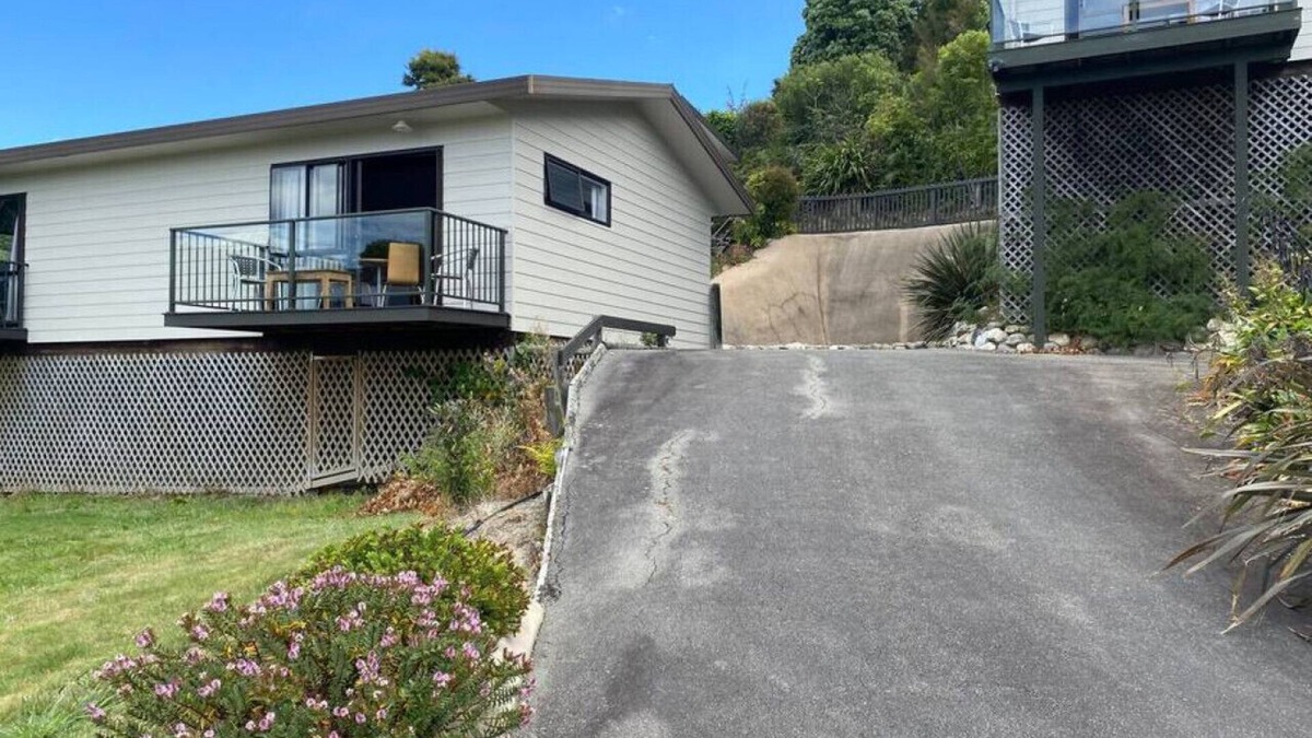 Kaiteriteri Apartment | Studio Unit Sea View Mid Level
