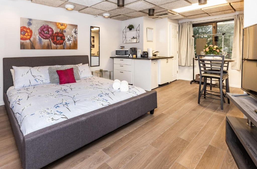 Centretown West Apartment | Studio Units with King Bed - Near Downtown Ottawa