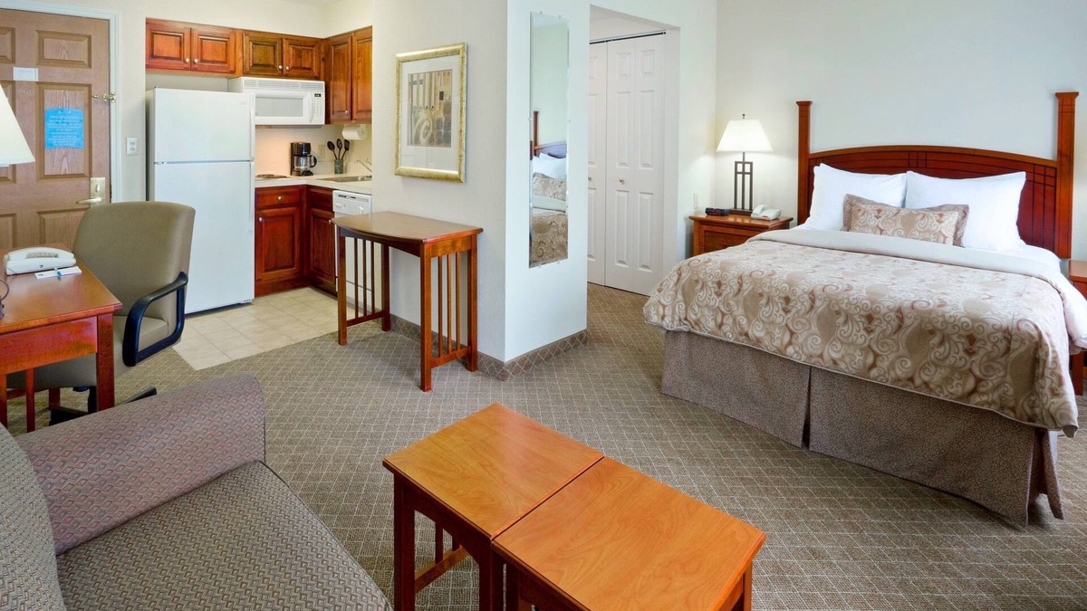 Cranbury Apartment | Studio w/Kitchen | Free Breakfast Buffet.Pool