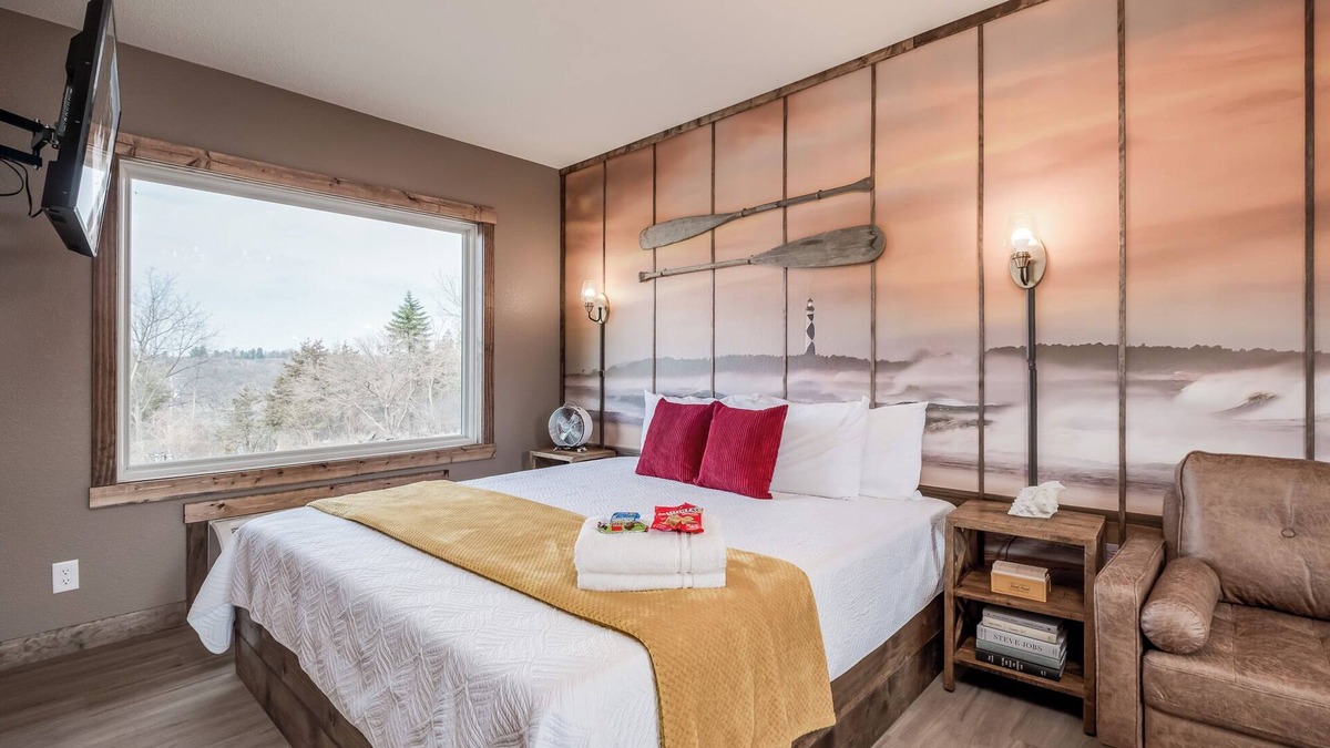 Prescott Hotel | Studio w/Kitchen | King Bed | Free Parking