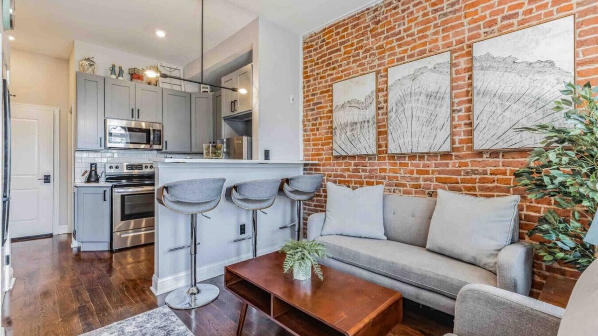 North Philadelphia West Apartment | Studio w/Private Rooftop Terrace | 10 mins to DT
