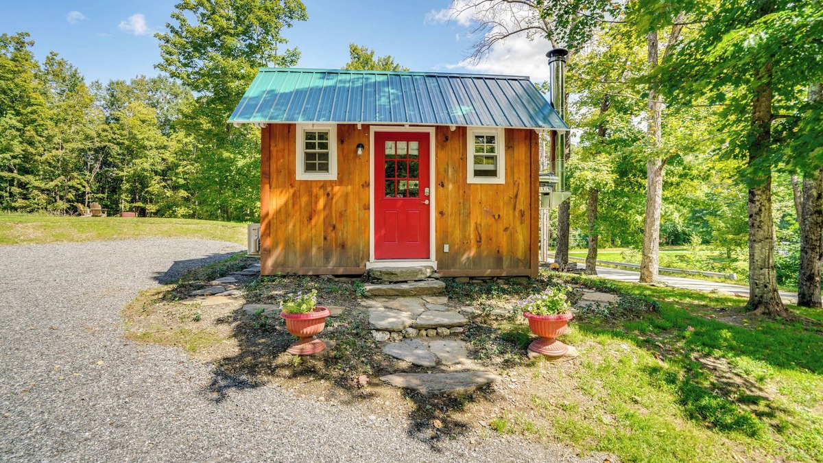 Vernon Apartment | Studio w/Trail Access ~ 10 Mi to Brattleboro!