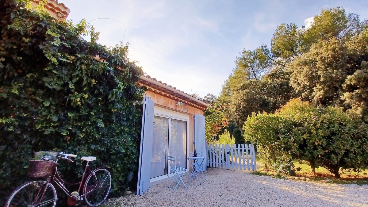 Peyrolles-en-Provence Bed & Breakfast | Studio with private garden Aix-Luberon-Verdon * Dinner and Jacuzzi extra