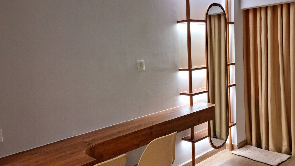 District 10 House | Studio with window- 5-min cab to central districts