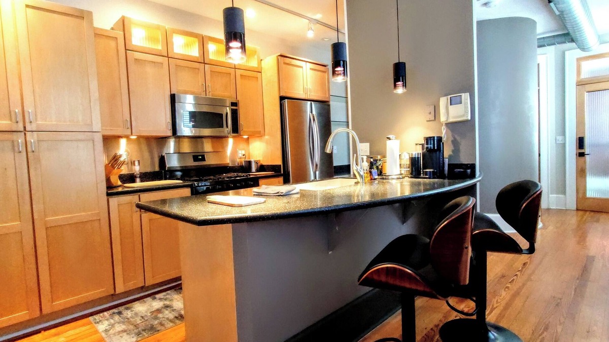 Evansville Apartment | Studio with a View and Deck Overlooking Downtown Evansville