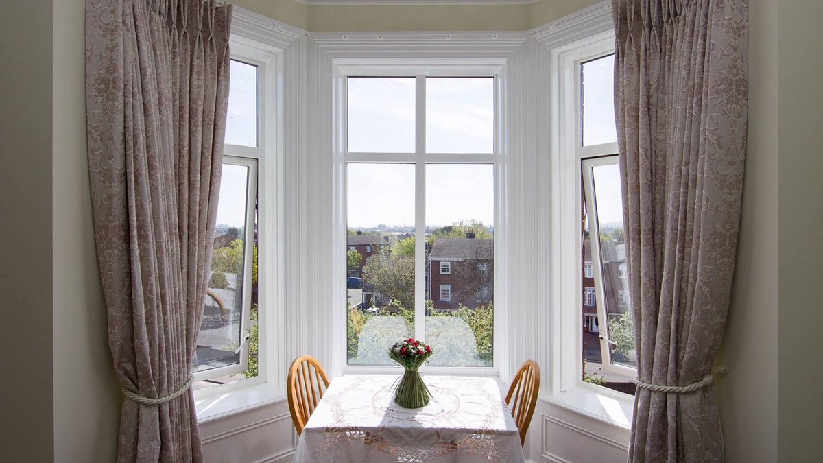 Dublin Apartment | Studio with a view over Dublin, walking distance to city & Dublin Zoo 10 min
