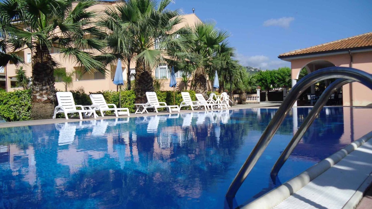 Ascea Apartment | Studio with air conditioning and pool