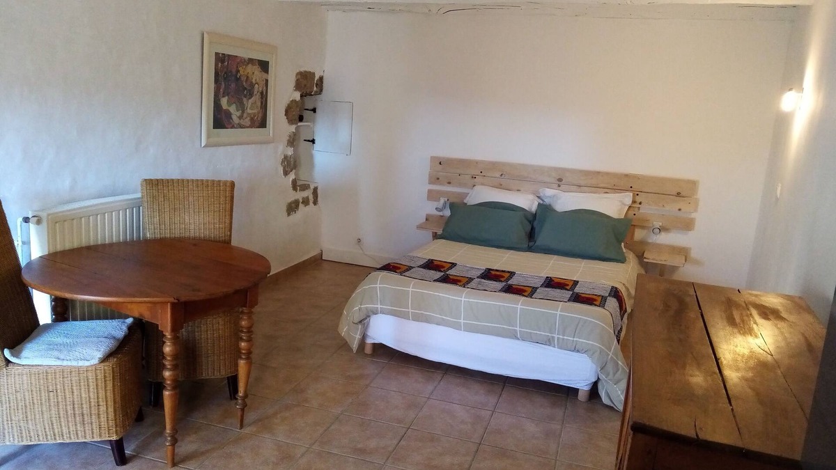 Chirols Apartment | Studio with breathtaking views, nearby hiking and swimming trails