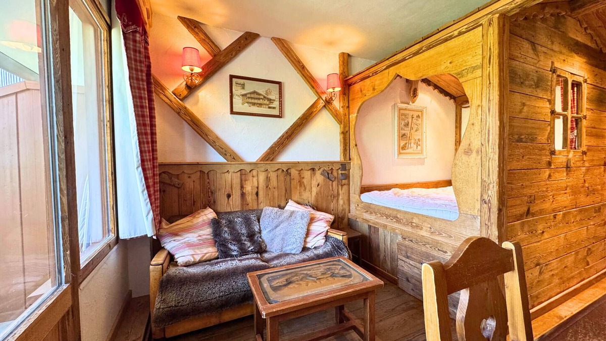 Reberty Apartment | Studio with enclosed bed and mountain corner at the foot of the slopes