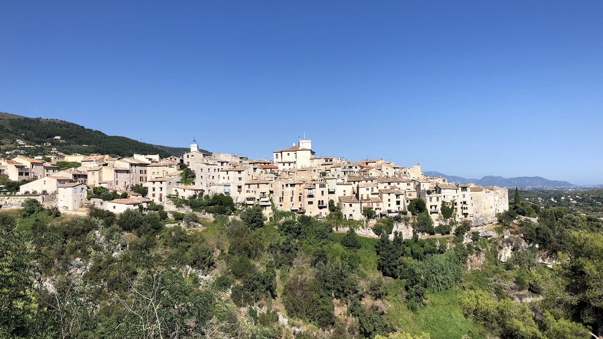 Tourrettes-sur-Loup Apartment | Studio with quiet terrace