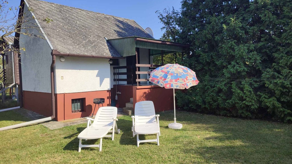 Balatonfenyves Apartment | Studio with garden furniture near Lake Balaton