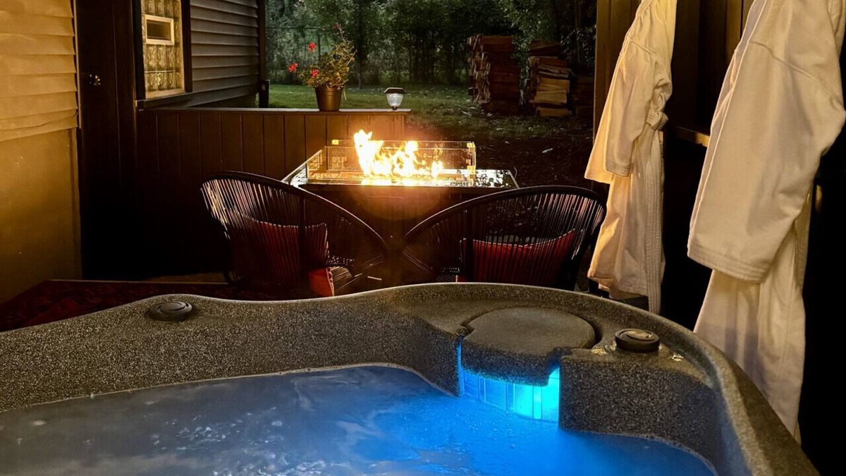 Fayetteville Condo | Studio with Hot Tub, Fire Table & Private Deck!