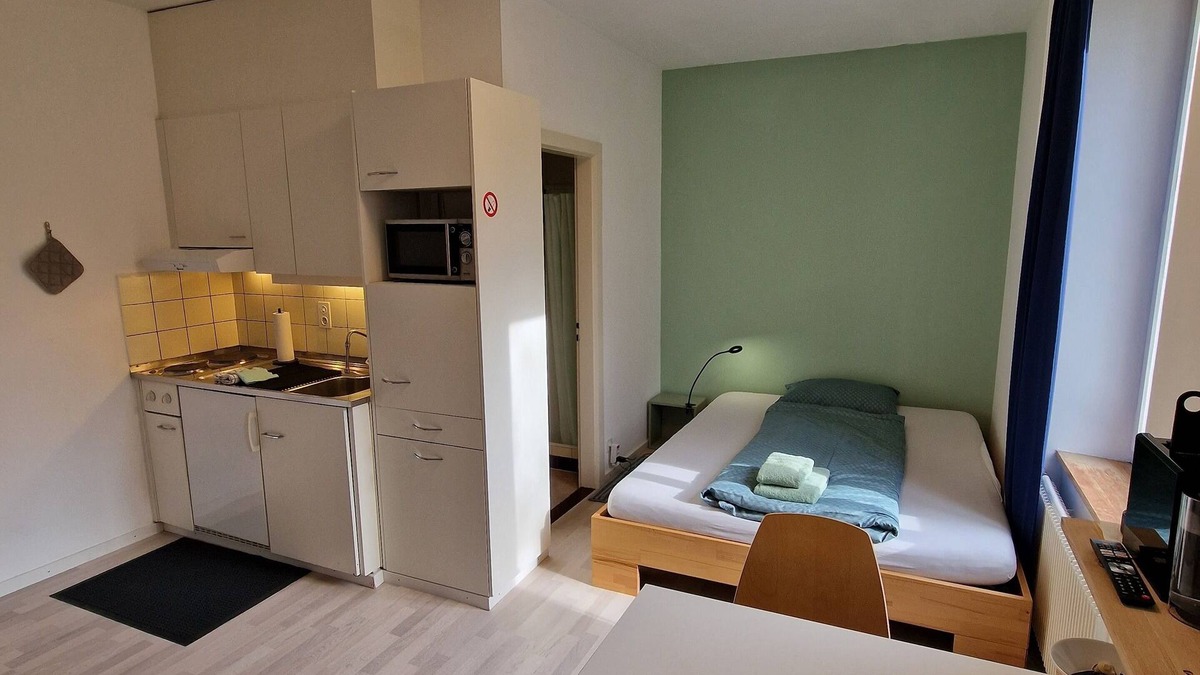 Solothurn Apartment | Studio with kitchen and private bathroom