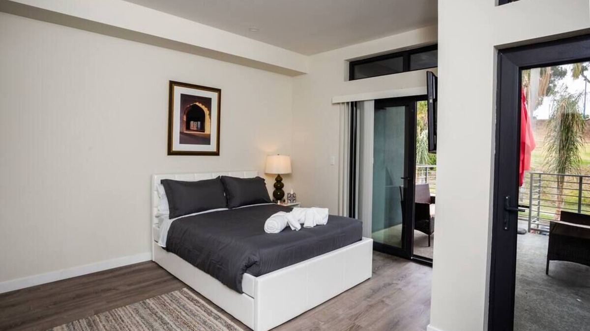 Bankers Hill Apartment | Studio with Large Balcony- San Diego Gateway