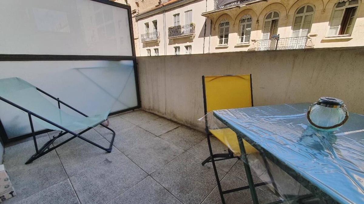 Saint-Martin Apartment | Studio with pleasant terrace, 10 min walk from the Comédie and 3 min from the station