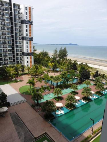 Balok Apartment | Studio with Privacy Balcony and NETFLIX at TimurBay Sea Front Residence