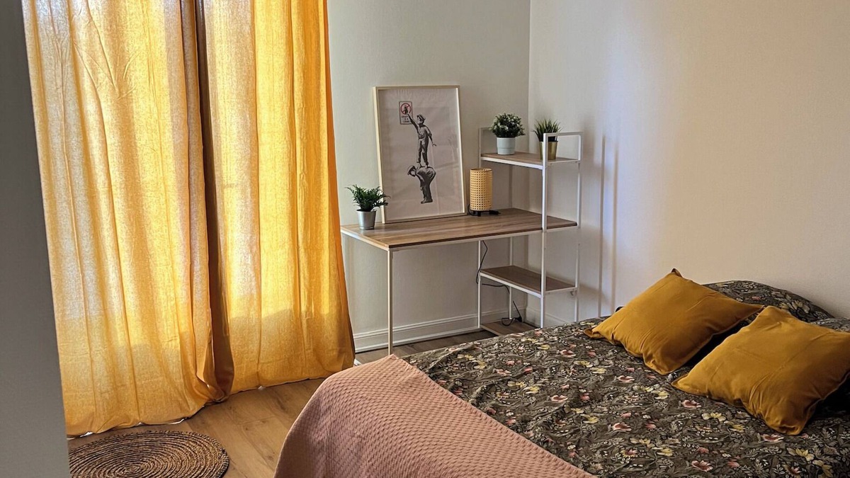 Villenave-d'Ornon Apartment | Studio with shared space