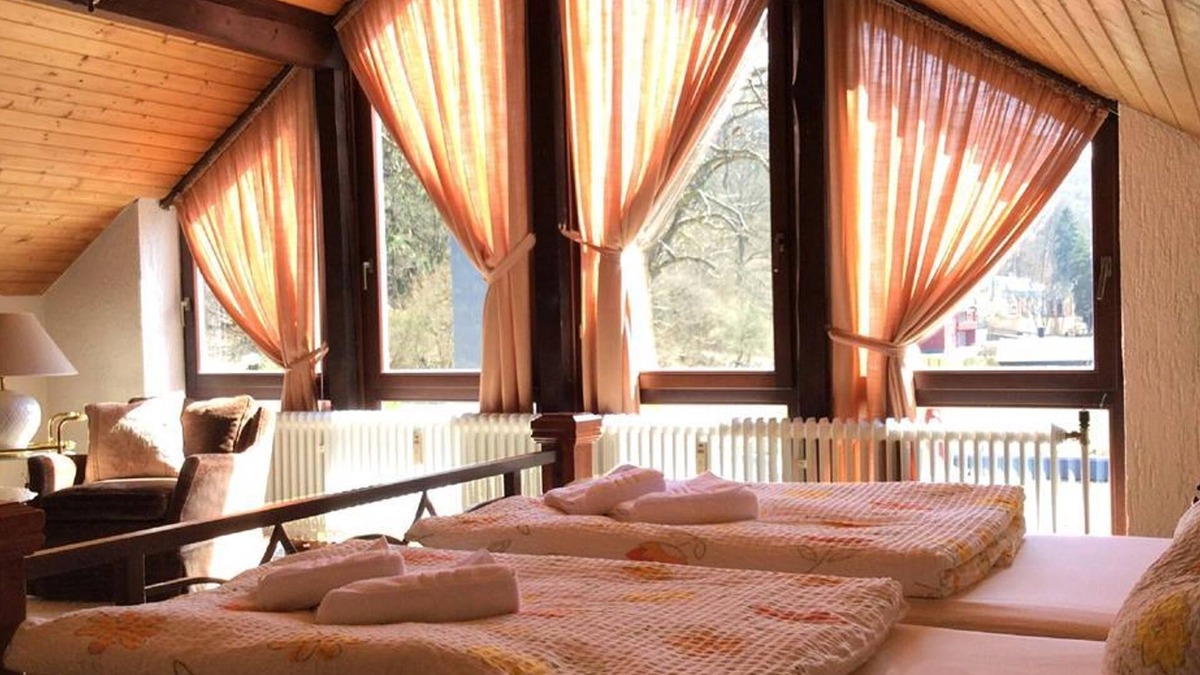 Idar-Oberstein House | Studio with separate bedrooms, shower/toilet - Diamanthotel Idar-Oberstein