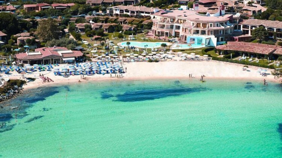 Baia Caddinas Apartment | Studio with shared pool and close to the beach in Golfo Aranci