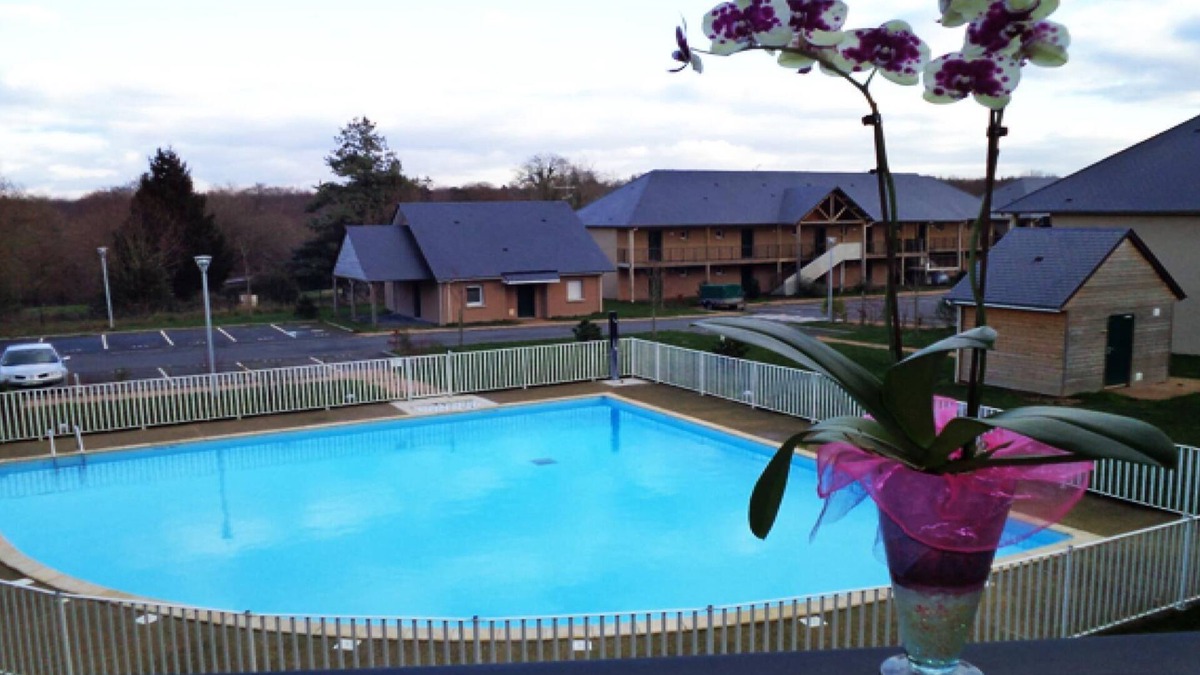 Saint-Gatien-des-Bois Apartment | Studio with swimming pool just outside Honfleur