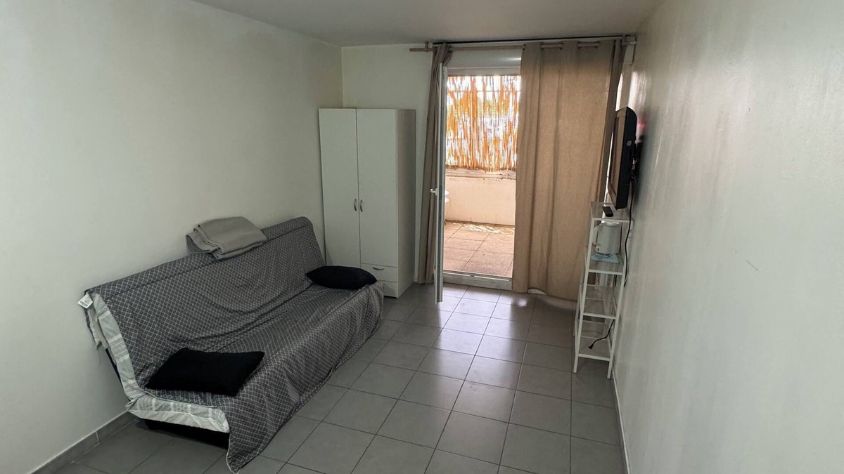 Saint-Barthelemy Apartment | Studio with terrace in Marseille