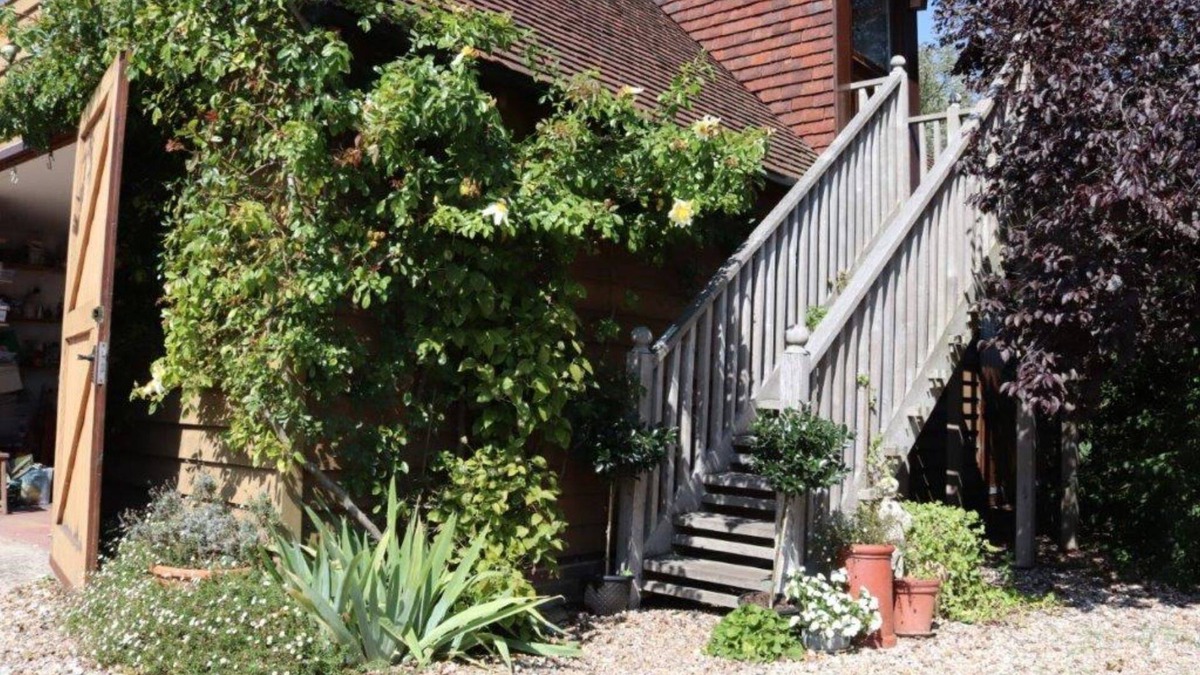 St Mary's Bay Apartment | Studio With Uninterrupted Views Of Romney Marsh. Visit Rye Hythe and Canterbury