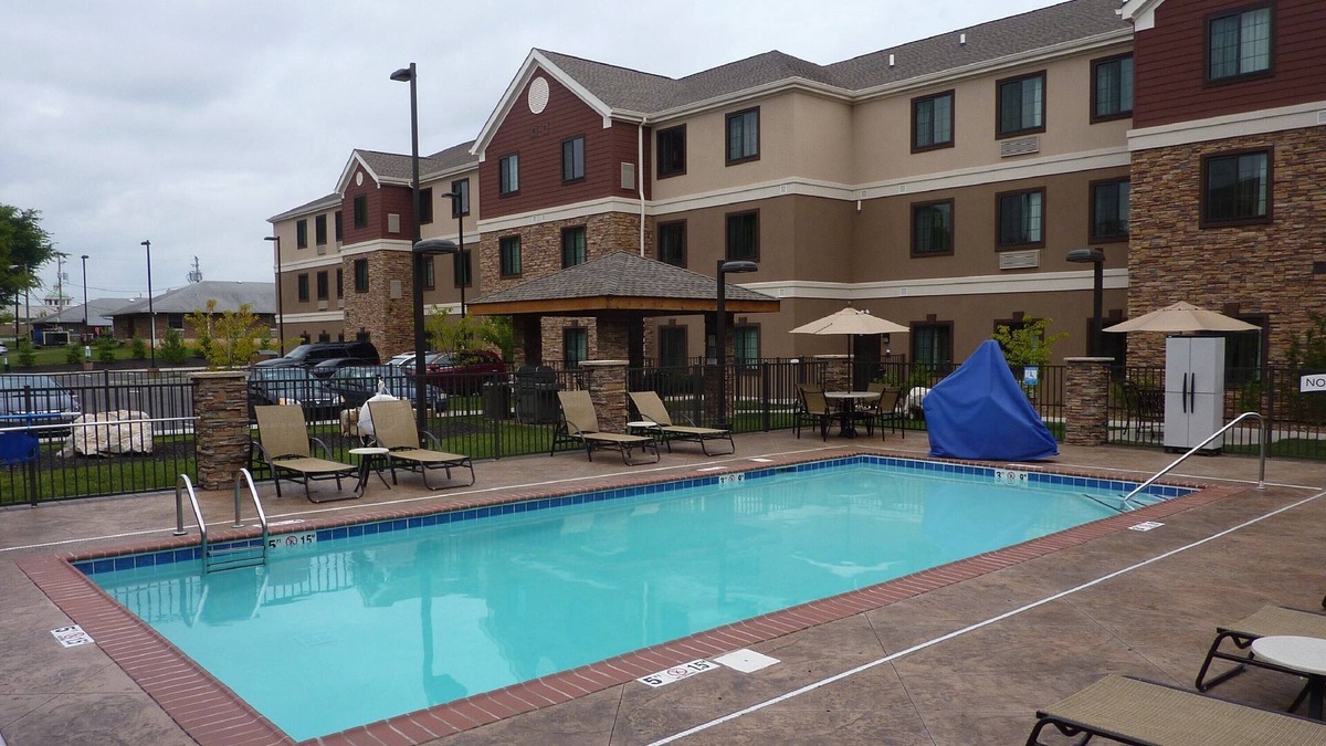 Bowling Green Apartment | Studio Within Walking Distance to Knicely Conference Center | Free Daily Breakfast!