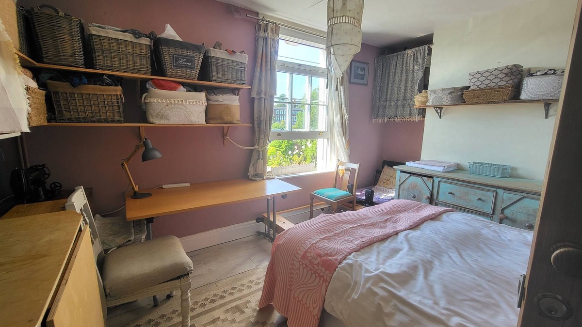 Exeter House | Study or holiday. Close to city, quiet, with trees and river view to the west.