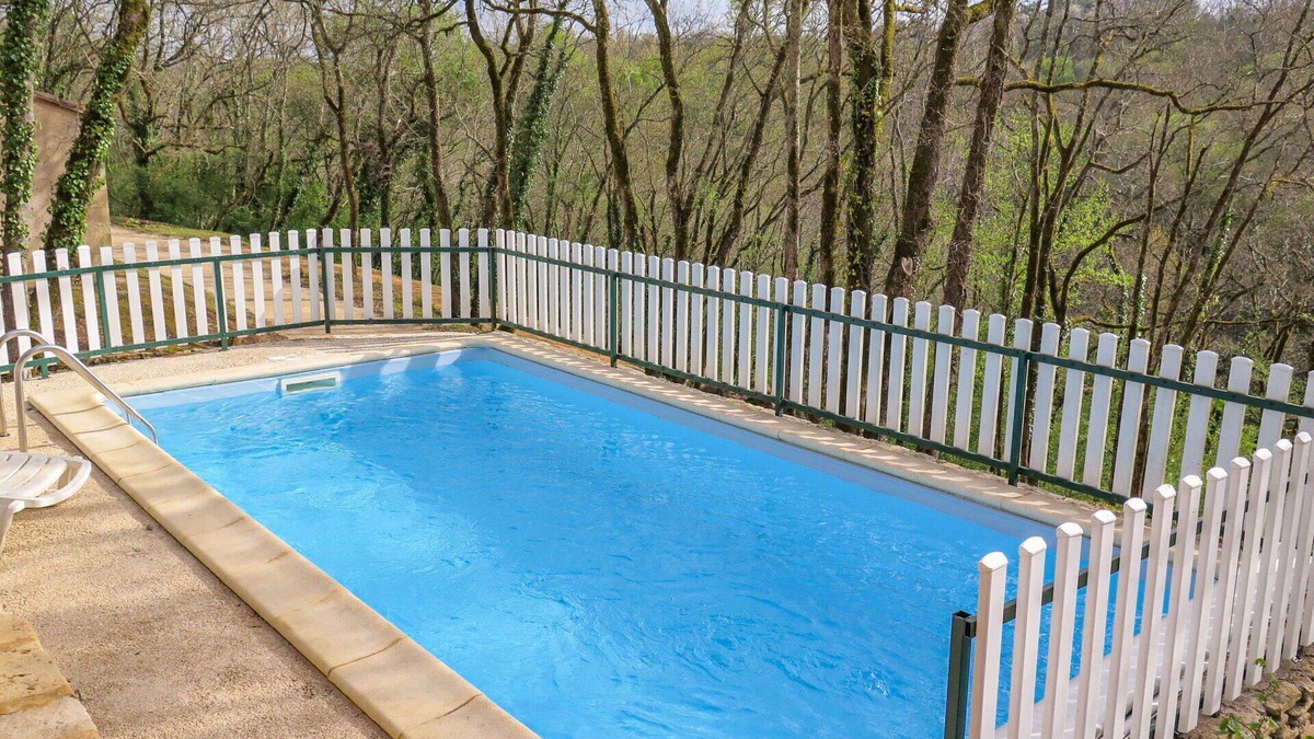 Blanquefort-sur-Briolance House | Stunning private villa for 4 people with private pool, WIFI, TV, terrace, pets allowed and parking
