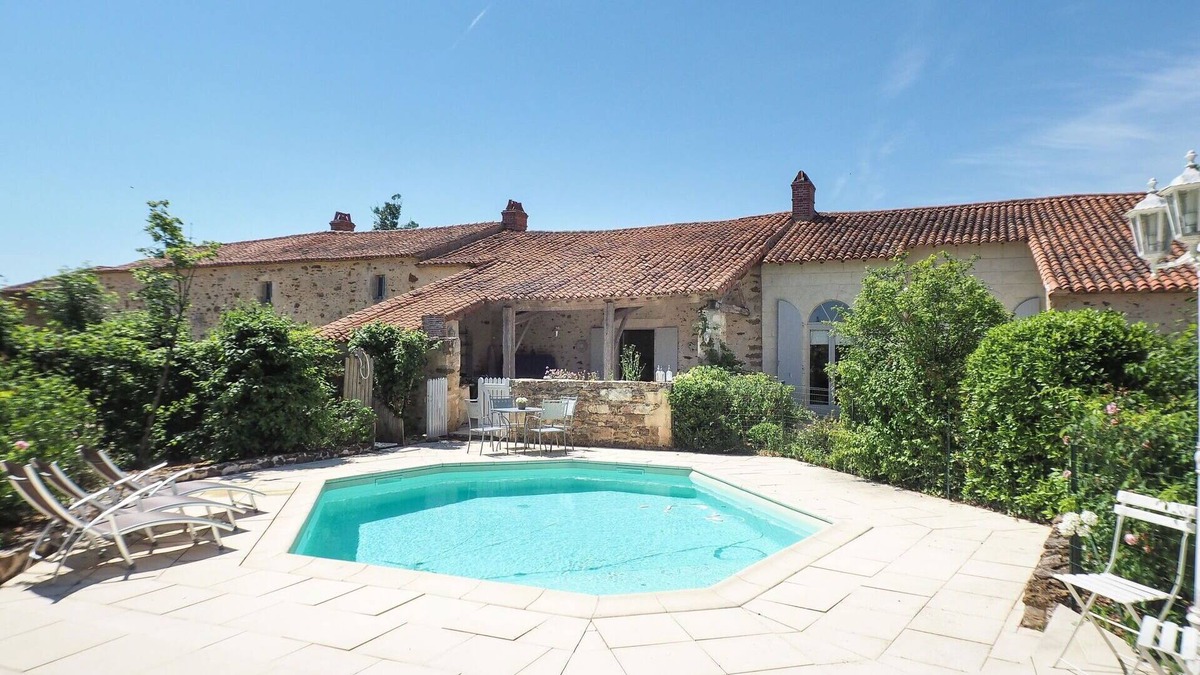 Saint-Laurent-de-la-Salle Villa | Stunning private villa for 6 guests with pool, WIFI, TV, patio, pets allowed and parking