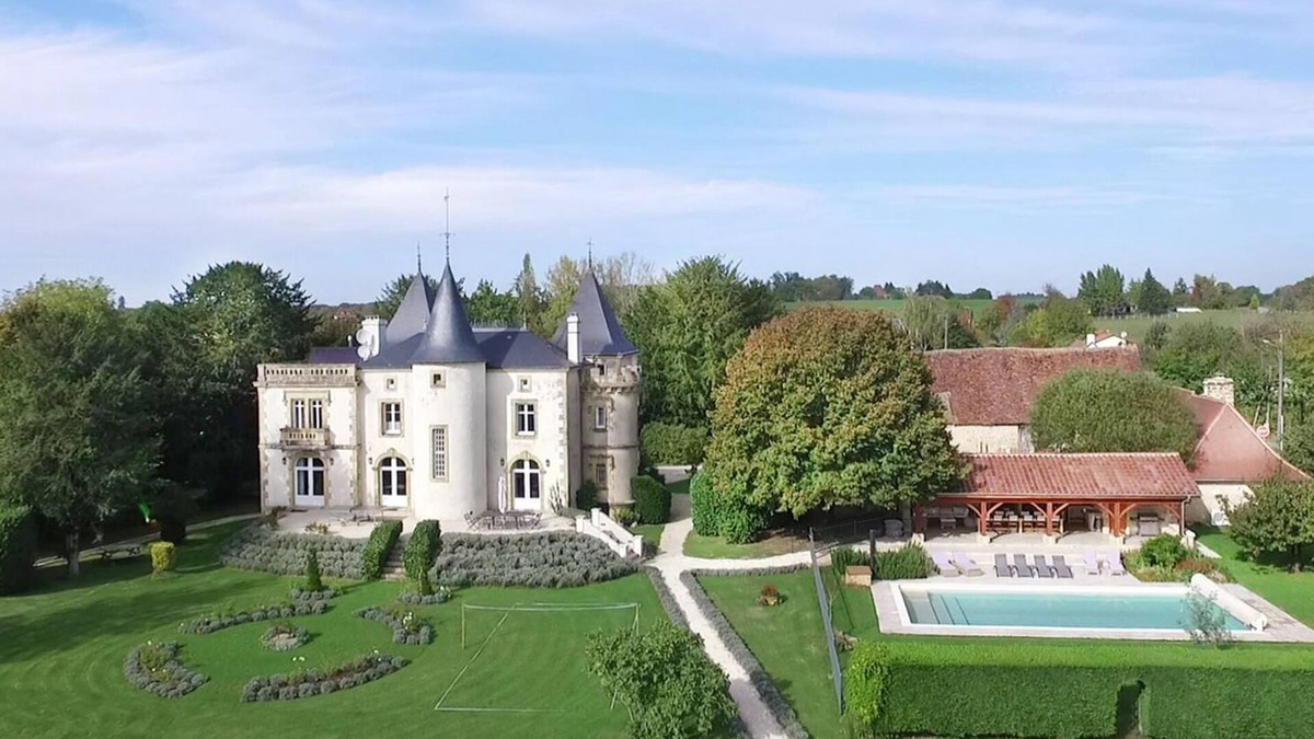 Saint-Sulpice-d'Excideuil House | Stunning Manor house, with pool set in 2 acres of enclosed gardens -sleeps 12