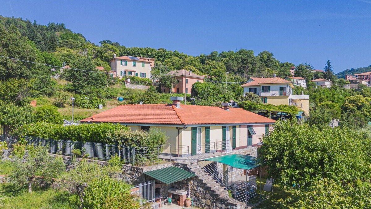 Velva House | Stunning villa for 8 guests with WIFI, TV, terrace, pets allowed and parking