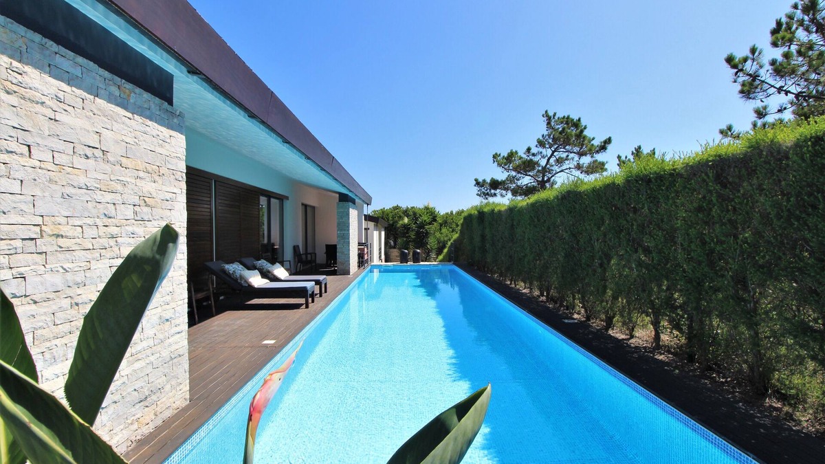 Praia del Rei House | Stunning architect-designed villa with 4 bedrooms and private pool