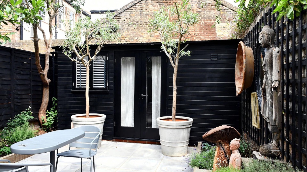 Walpole Apartment | Stunning 1/2 Bed Garden Apartment W5