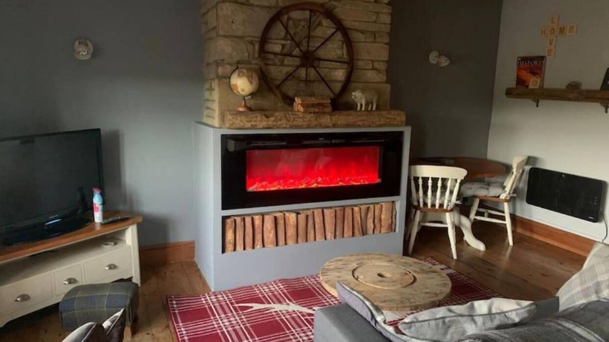 Queensbury Cottage | Stunning 1-Bed Cottage in Halifax