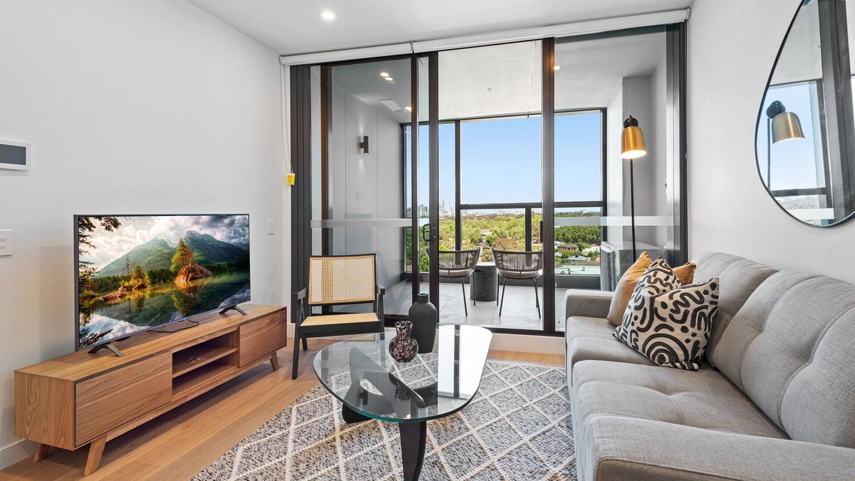 Alphington Apartment | Stunning 1-Bed with City Views and Amenities