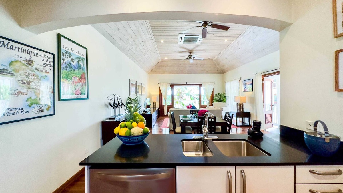 Freetown Apartment | Stunning 1 Bedroom Hideaway, Pool/Sea View