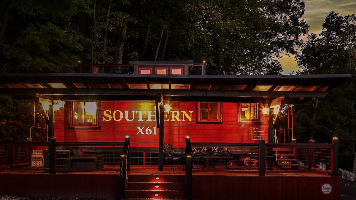 Saluda Cottage | Stunning 1927 Historic RR Caboose X61 Train car with Master Suite Sleeps 4