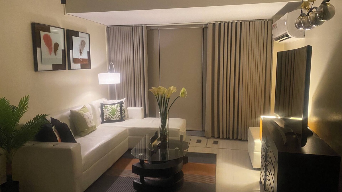 Bagumbayan Condo | Stunning 2.5 Br@Eastwood Global