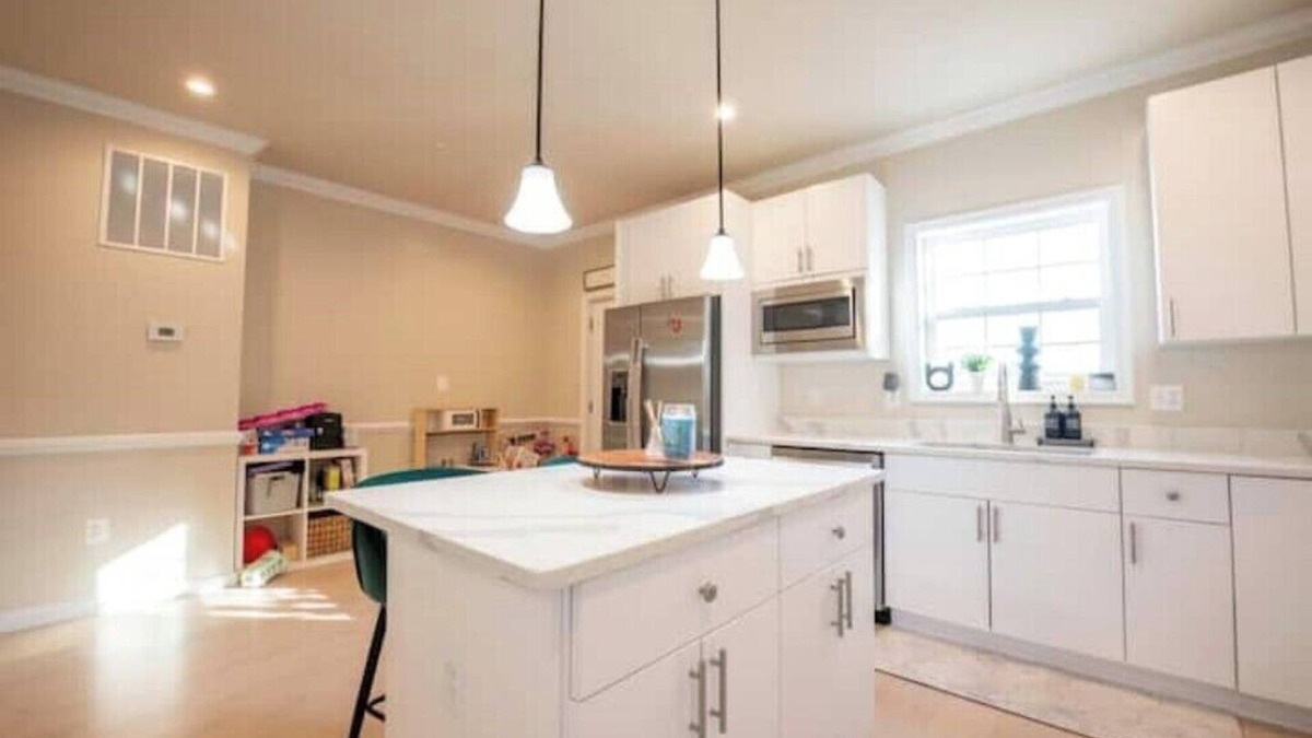 Washington House | Stunning 2 BDRM House near Navy Yard & Airportn