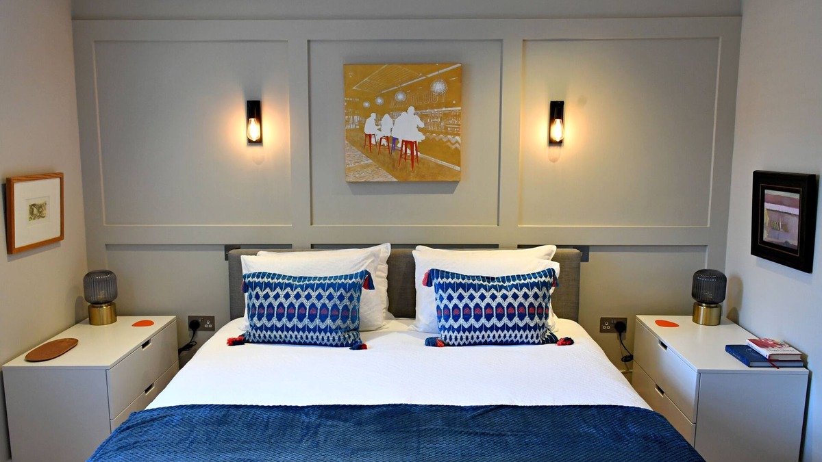 Ealing Common Apartment | Stunning 2 Bed Apartment W5