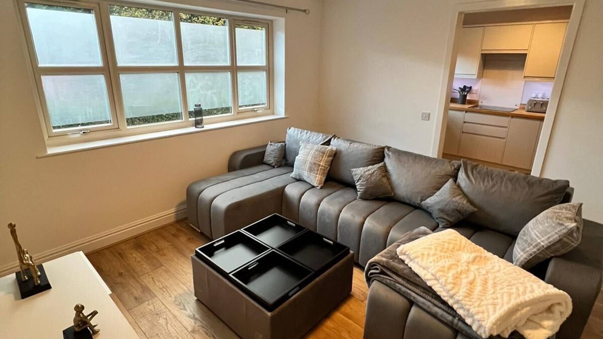 Sefton Park House | Stunning 2 Bed Apt "The Court" Opposite Sefton Park.
