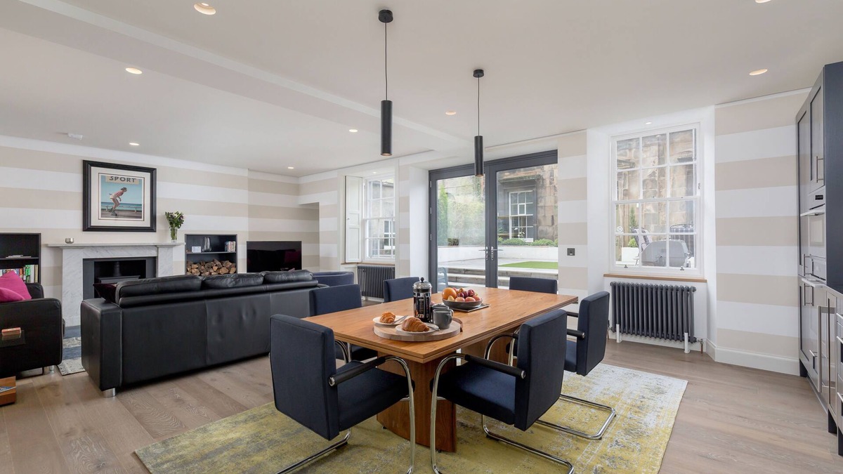 New Town Apartment | Stunning 2 Bed Garden Flat in the heart of Edinburgh's New Town.