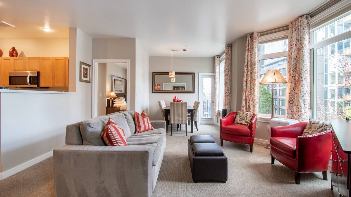Belltown Condo | Stunning 2 Bedroom 2 Bath Home in Seattle!