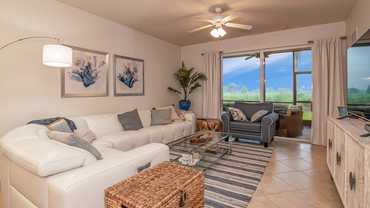 Naples Condo | Stunning 2 bedroom/2 bath + Den in Heritage Bay Golf and Country Club