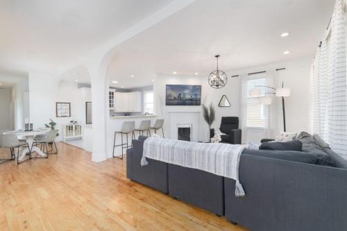 Springfield Apartment | Stunning 2 Bedroom Apt in Historic Springfield