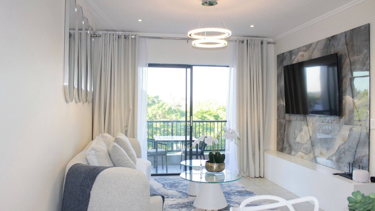 Lone Hill Apartment | Stunning 2-bedroom apartment with WiFi near Monte Casino