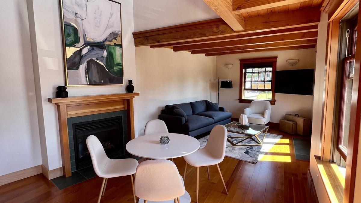 Powell River Apartment | Stunning 2 bedroom loft